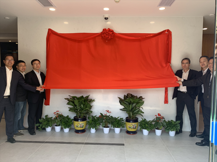 智能营业厅建设取得突破希望，，，，，，南网第一无人自助营业厅揭牌